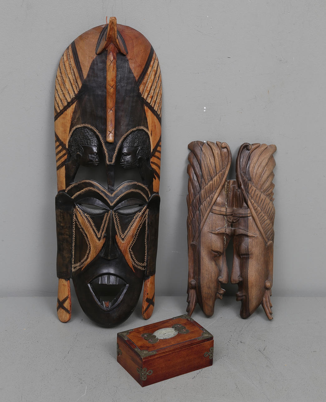 MASKER, 2 st, Afrika och SKRIN, orientaliskt.