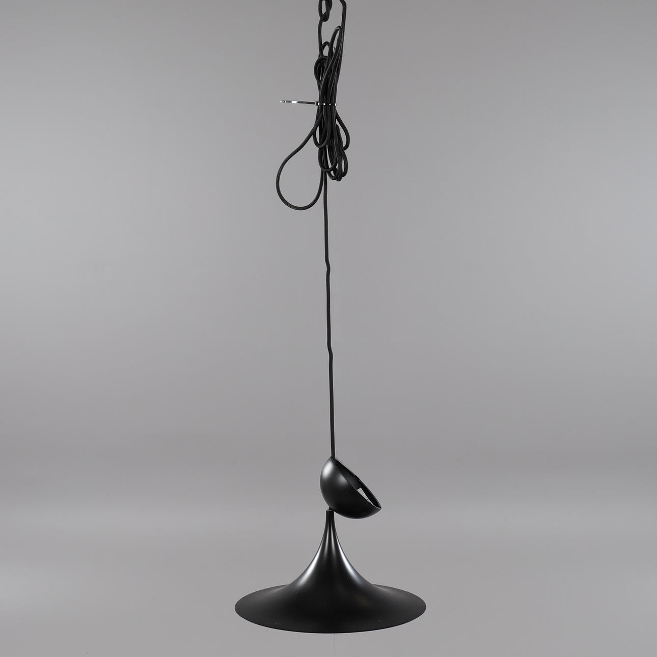 GUBI "Semi Pendel", diseño de Bonderup & Thorup.