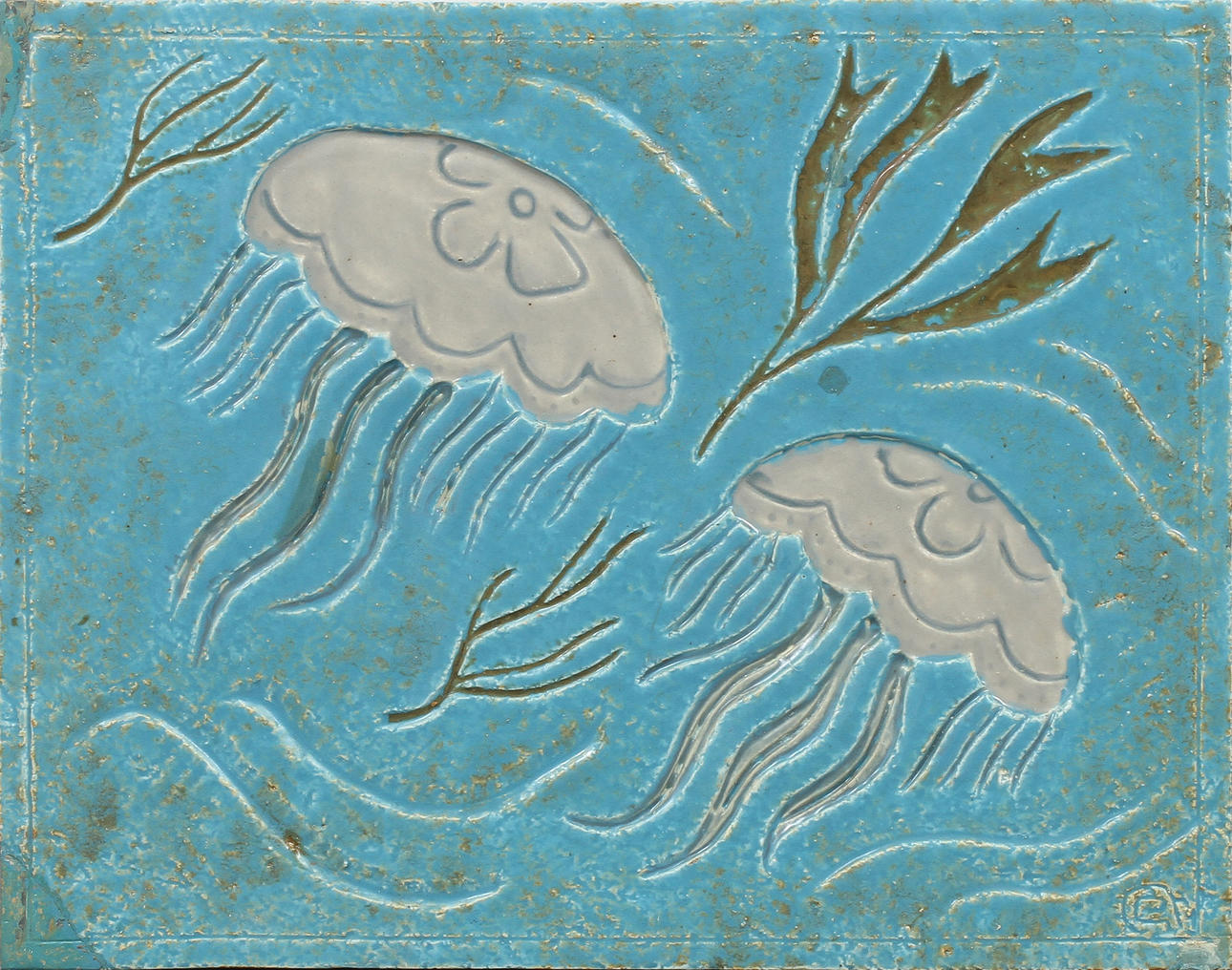 GUNNAR NYLUND. Väggrelief med dekor av maneter, chamotterad stengods, monogramsignerad.