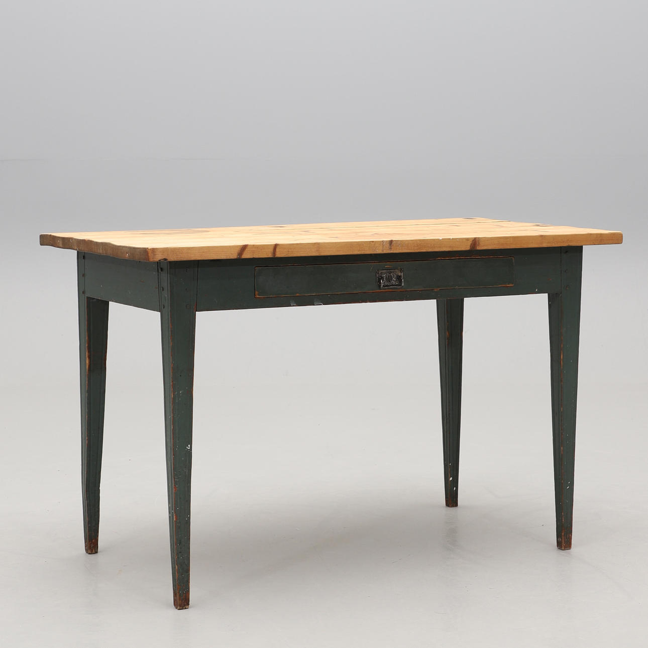 Ruokapöytä/työpöytä, noin 1900.