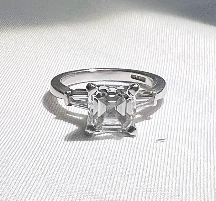 PLATIN 1,93 KT. VVS1 DIAMANT MIT ASSCHER-SCHLIFF.