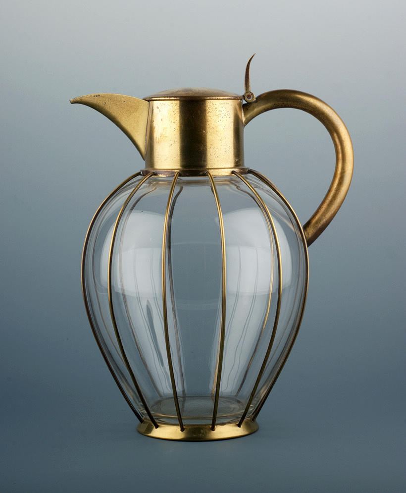 ”SÄLLSYNT SIGNERAD KARAFF, ART BAUHAUS, ART DECO”. Omkring 1950.