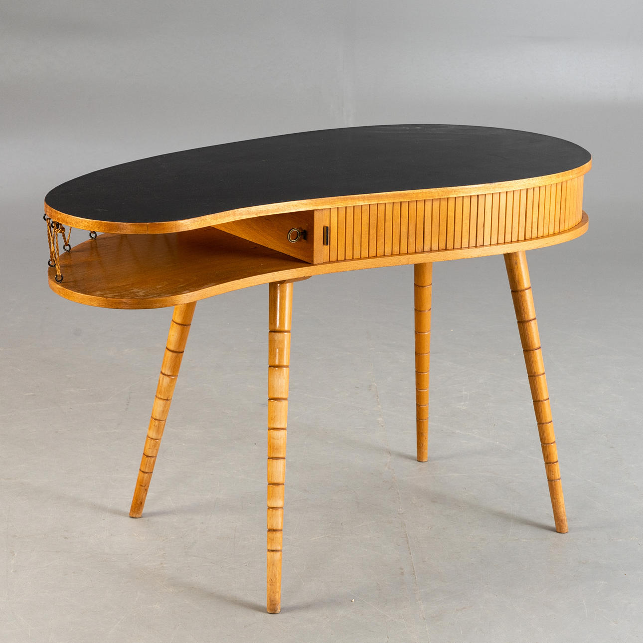 Mesa riñonera, años 50.