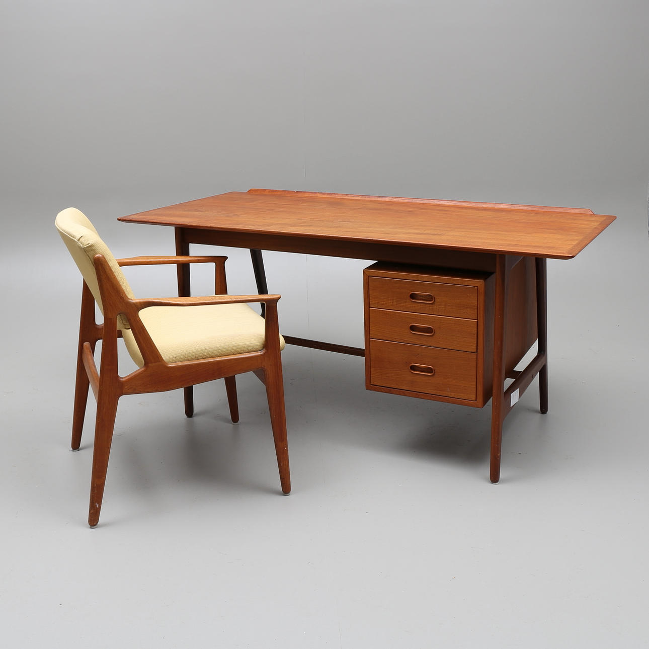 SKRIVBORD samt STOL, teak, ARNE VODDER & ANTON BORG VAMO Danmark.