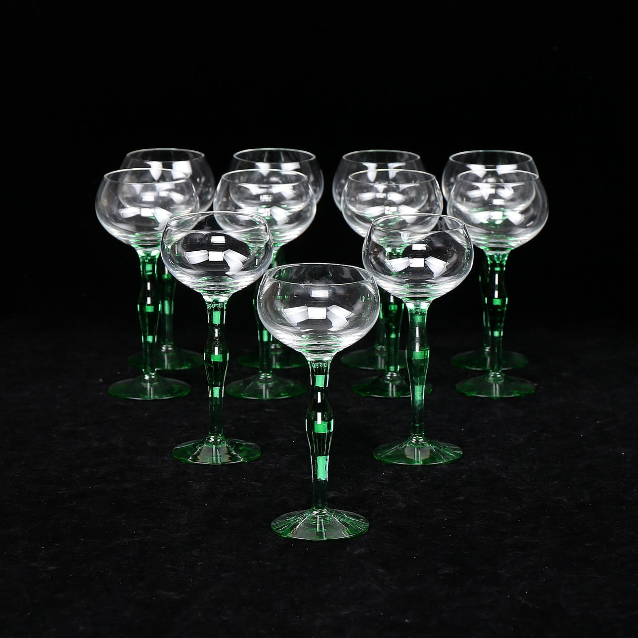 VINGLAS med grön fot, 11 st, Kosta. Glas - Serviser - Auctionet