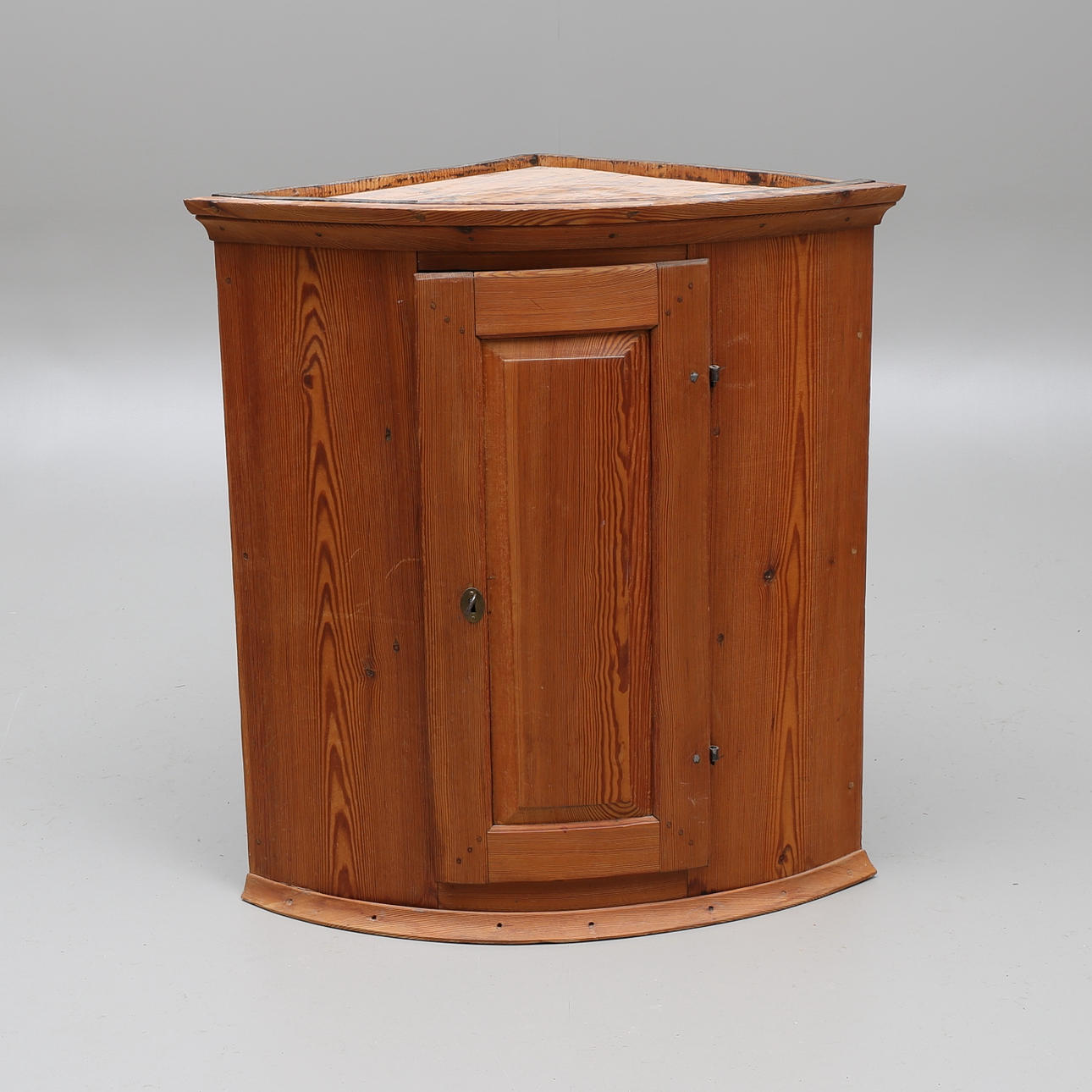 HÖRNSKÅP, vägghängt, 1800-tal.