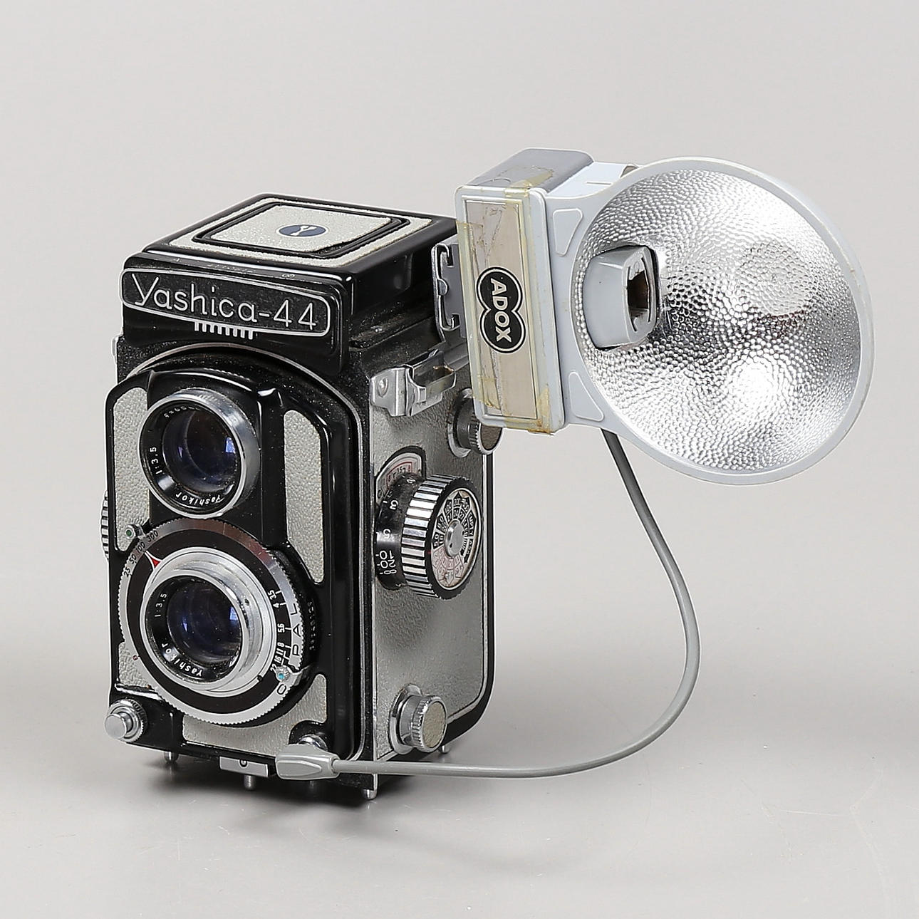 CAMERA, Yashica-44, with flash.