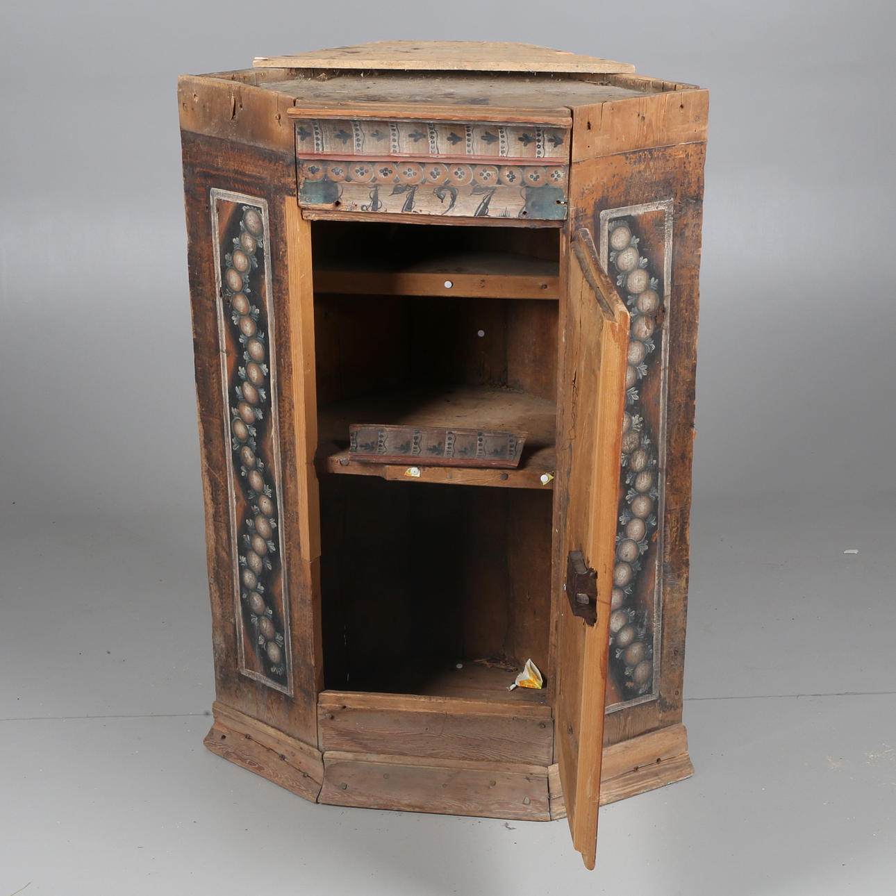 HÖRNSKÅP, allmoge, troligen Dalarna, 17/1800-tal.