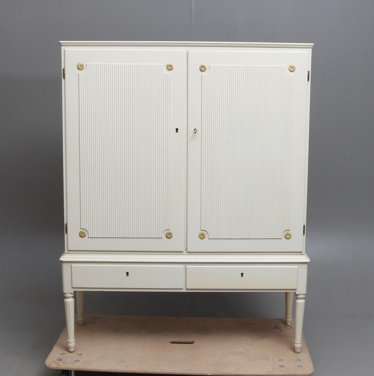 SKÅP, gustaviansk stil, 1900-tal.