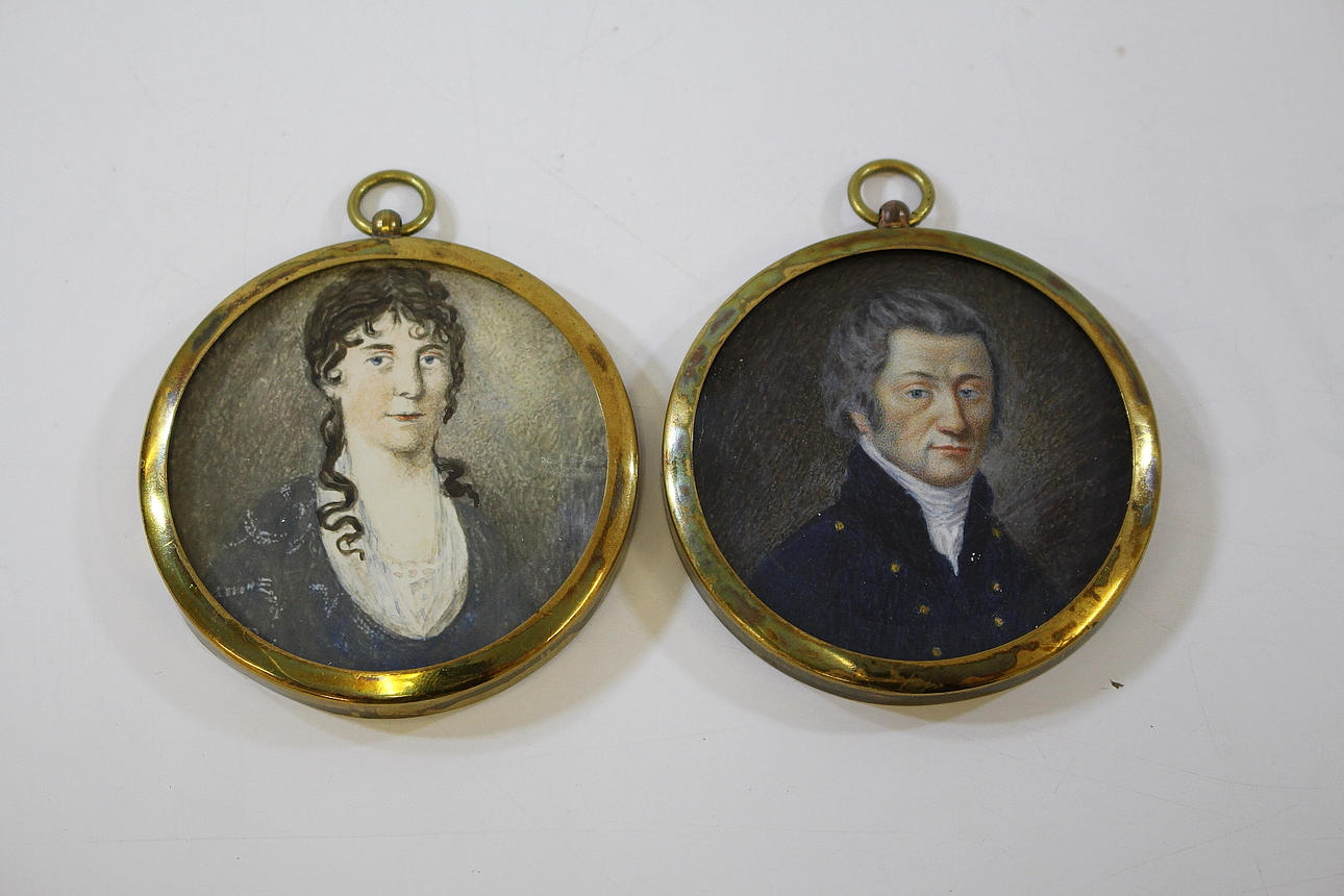 OIDENTIFIERAD KONSTNÄR. akvarell, 2 st, miniporträtt, kammarrådet Peter Adam Bergius med fru Helena Sofia Bergius före detta Lundström, sent 1700-tal.