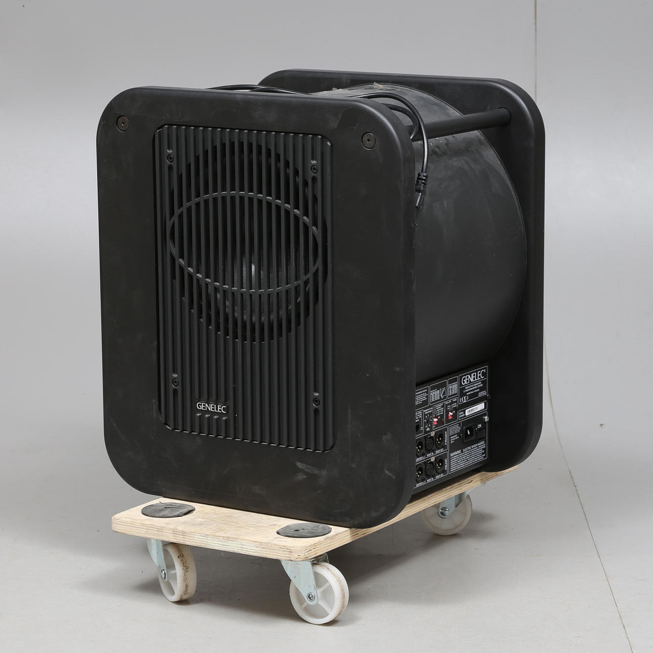 STUDIO-KAIUTIN, Genelec 7060A Studio Subwoofer, Suomi.