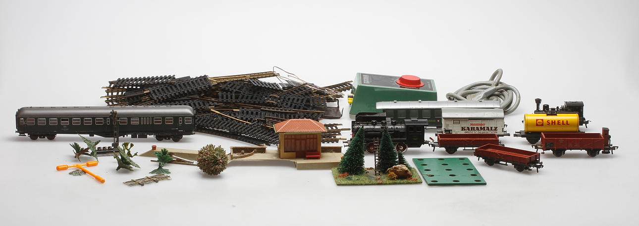 TÅGBANEDELAR, Fleischmann, Tyskland.