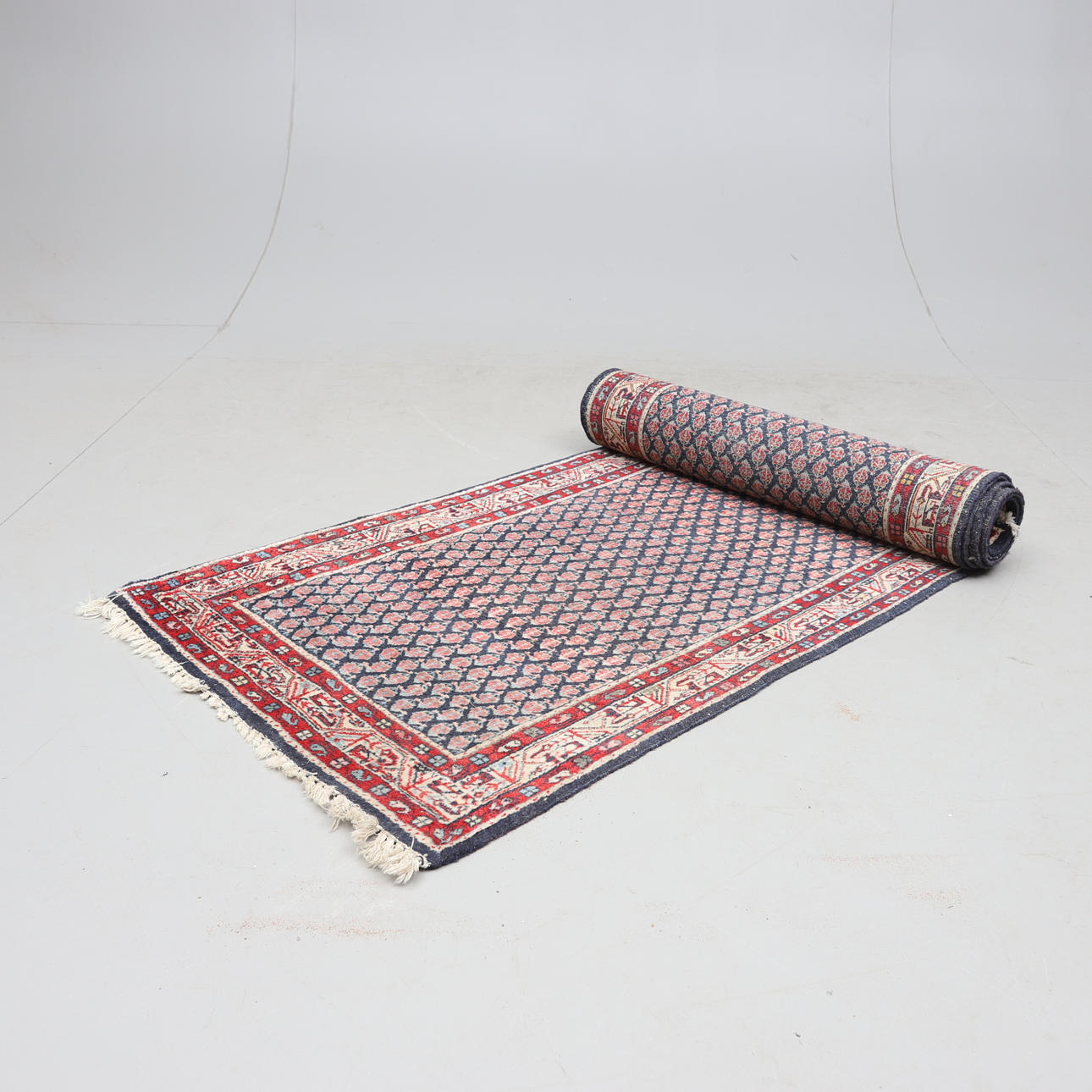 MATRTA, oriental, gallery model, approx. 370x83cm.