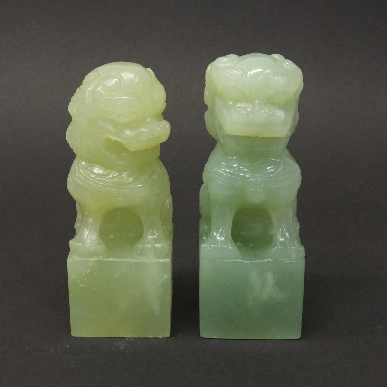 DOS FUNDADORES, MATERIAL SIMILAR AL JADE.