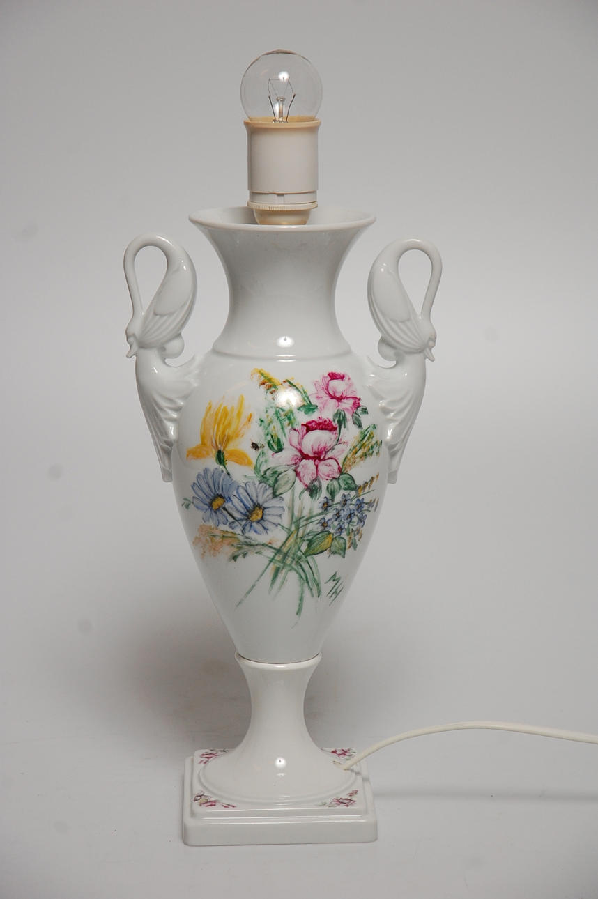 BORDSLAMPA, porslin, empirestil, 1900-tal.