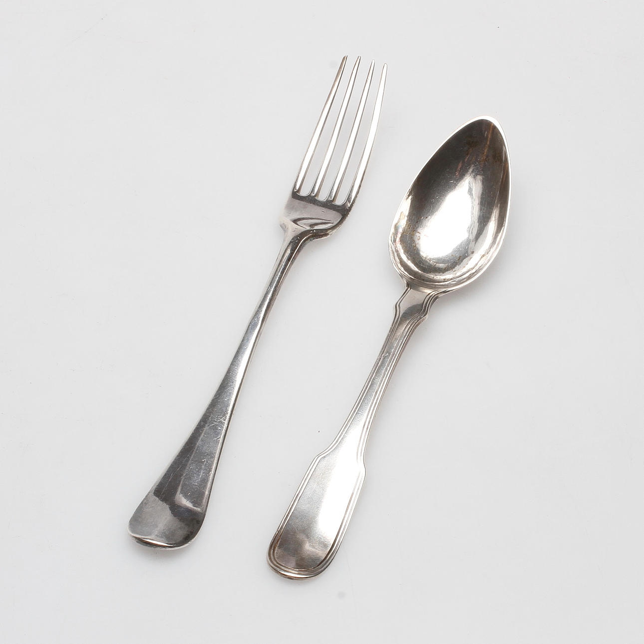 GAFFEL OCH SKED, silver, bland annat Holland, vikt ca. 111,7 gram.