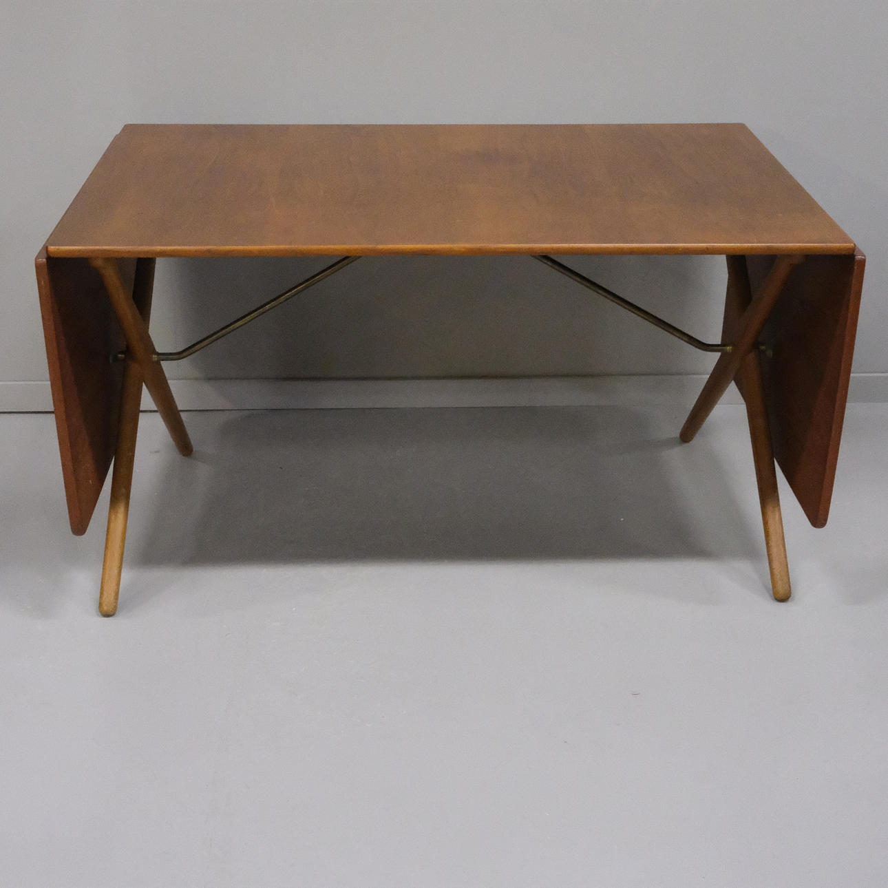 HANS J WEGNER. SPISEBORD. ANDREAS TUCK DANMARK, AT-303.