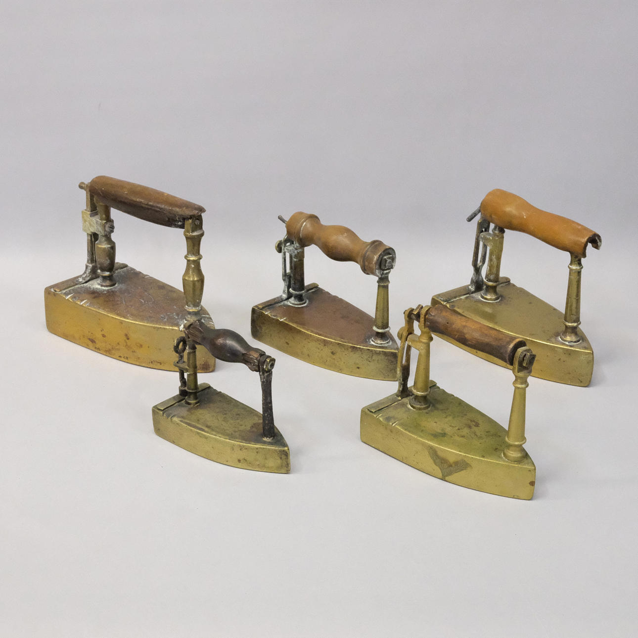 CINCO HIERROS, LATÓN, SIGLO XIX.