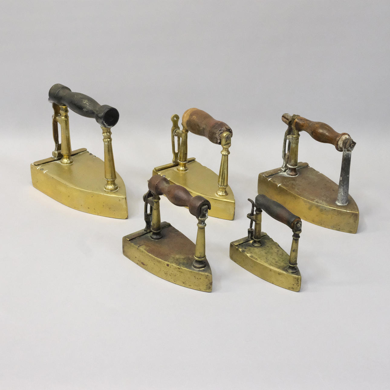 CINCO HIERROS, LATÓN, SIGLO XIX.