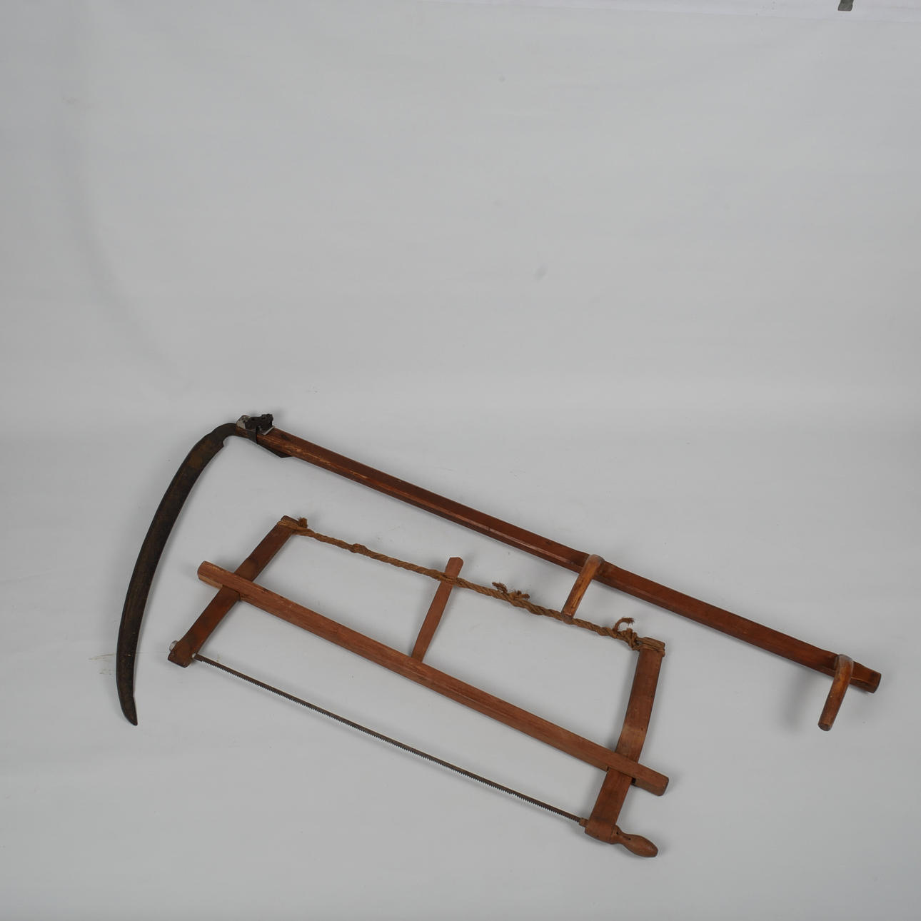 LIE och SÅG. Trä, 1800-tal.