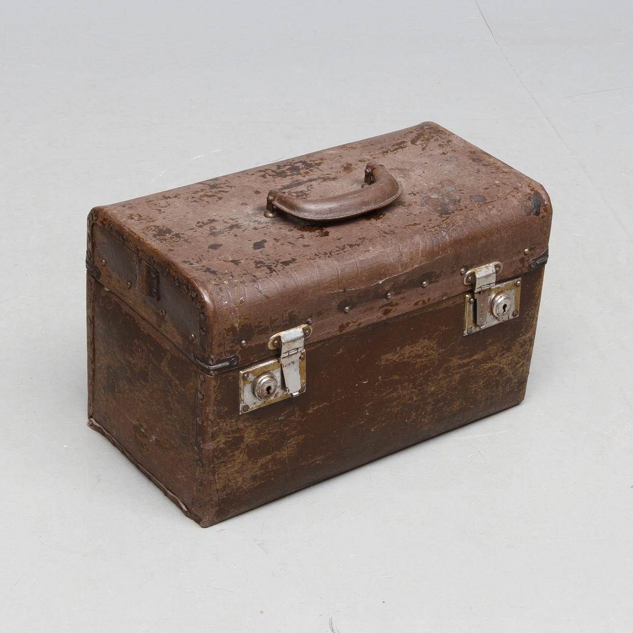 VÄSKA, Unica, 1900-talets första hälft.