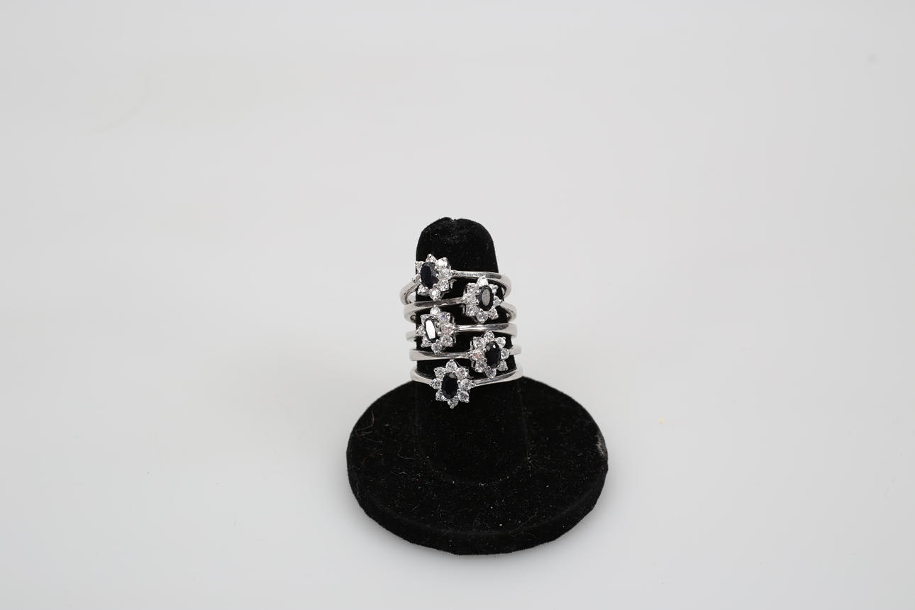 RINGAR, silver, safirer och diamantslipade stenar, 5 stycken.