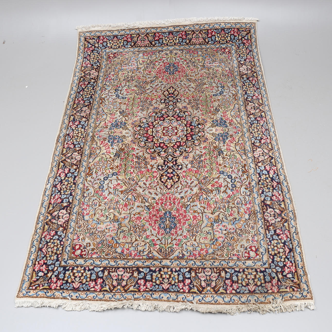 MATTA, persisk, Kirman Lavar, 236 x 153 cm.