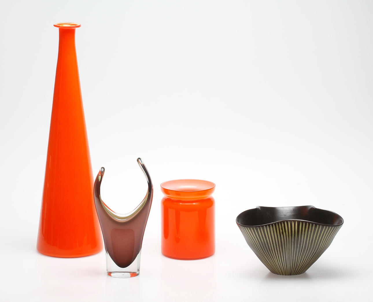 KARAFF, glas, Empoli, Italien, VASER, glas, 2 st bland annat Reijmyre samt SKÅL, keramik, Ingrid Atteberg, Uppsala Ekeby.