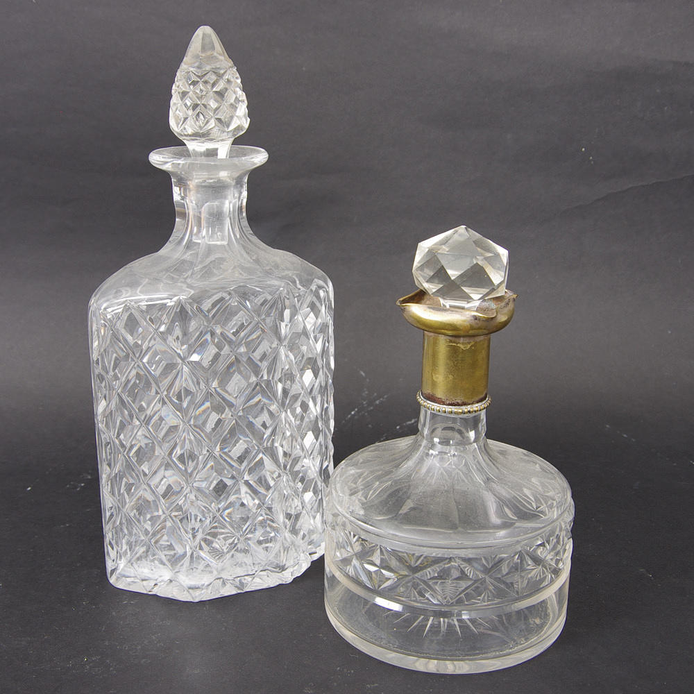 KARAFFER, 2 stycken, kristall.