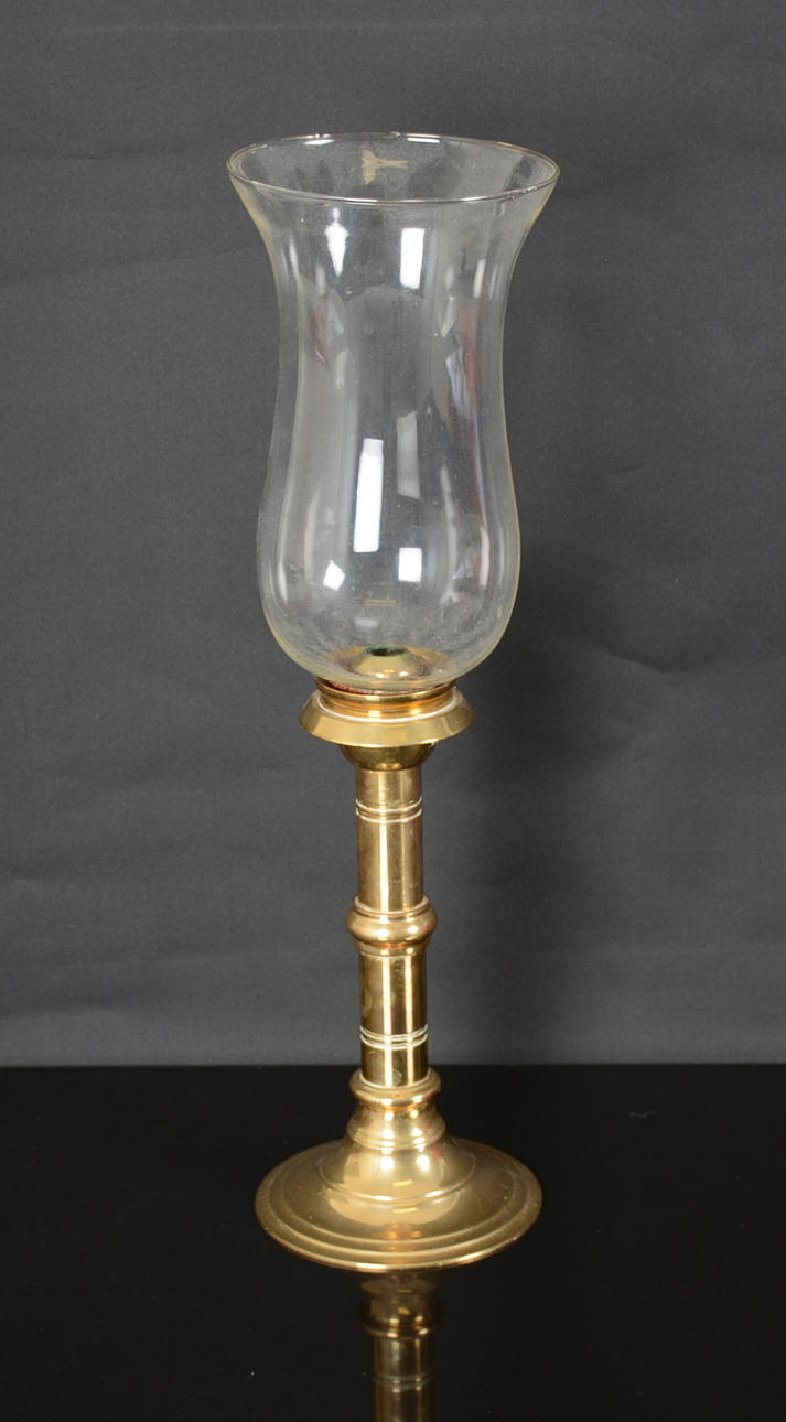 STORMLYKTA. Mässing och glas, 1900-talets senare hälft.