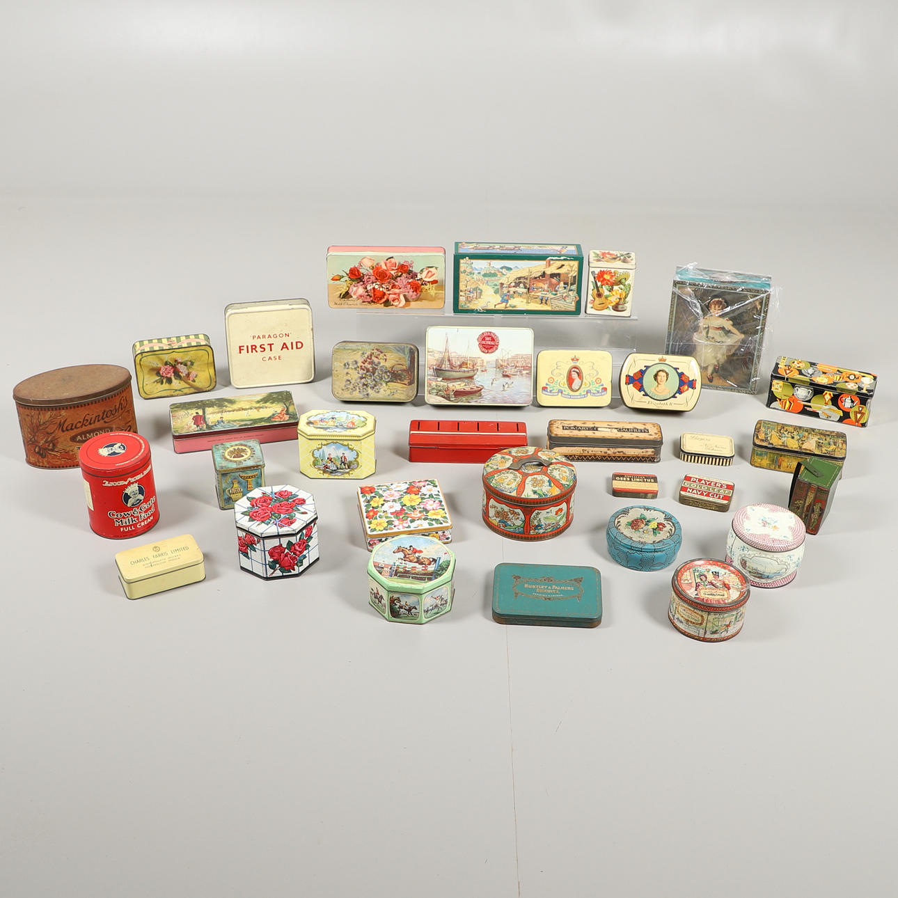 EN SAMLING VINTAGE BURKAR.