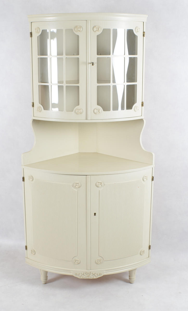 HÖRNSKÅP, Gustaviansk stil, 1900-tal.