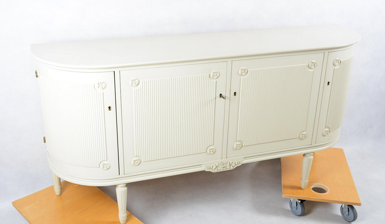 MATSALSSKÄNK, gustaviansk stil, 1900-tal.