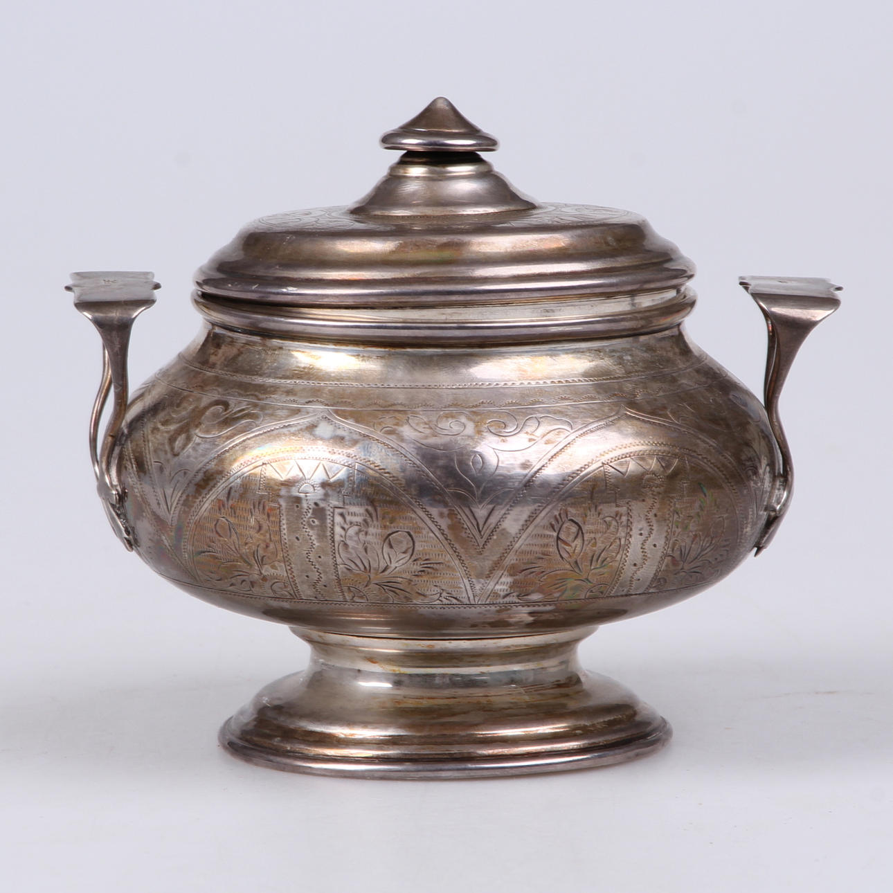 SKÅL MED LOCK, silver, Moskva, Ryssland, 1872, vikt ca 265 gram.