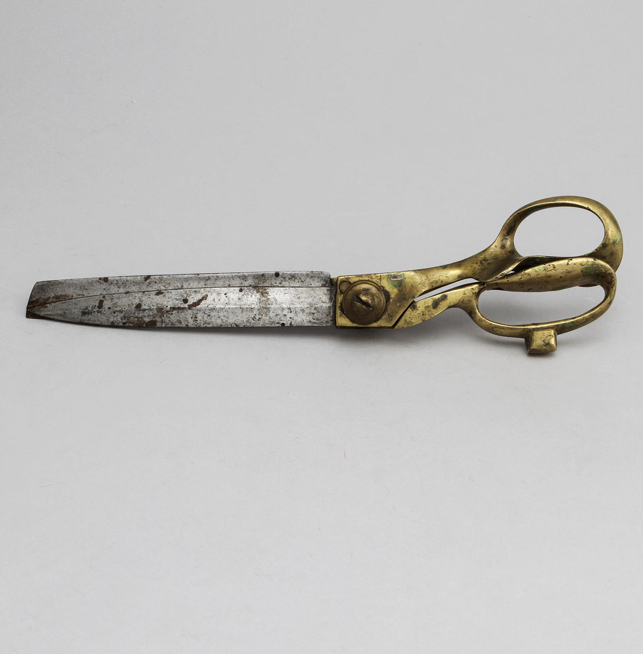 SKRÄDDARSAX, stål och mässing, 1800/1900-tal.