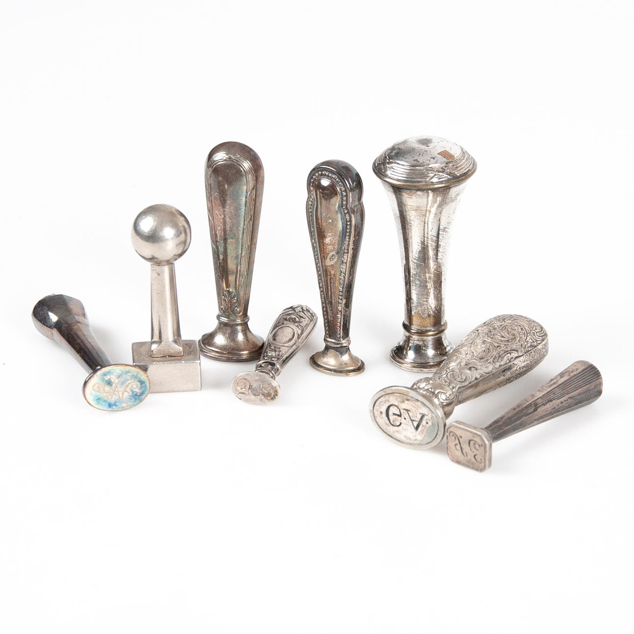 SELLOS DE SELLO. 8 piezas, alpaca.