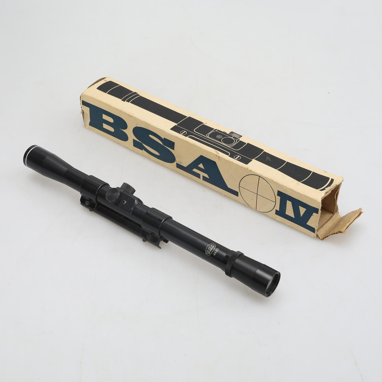 ZIELFERNROHR MIT HALTERUNG, BSA 4 X 20 MARK IV.