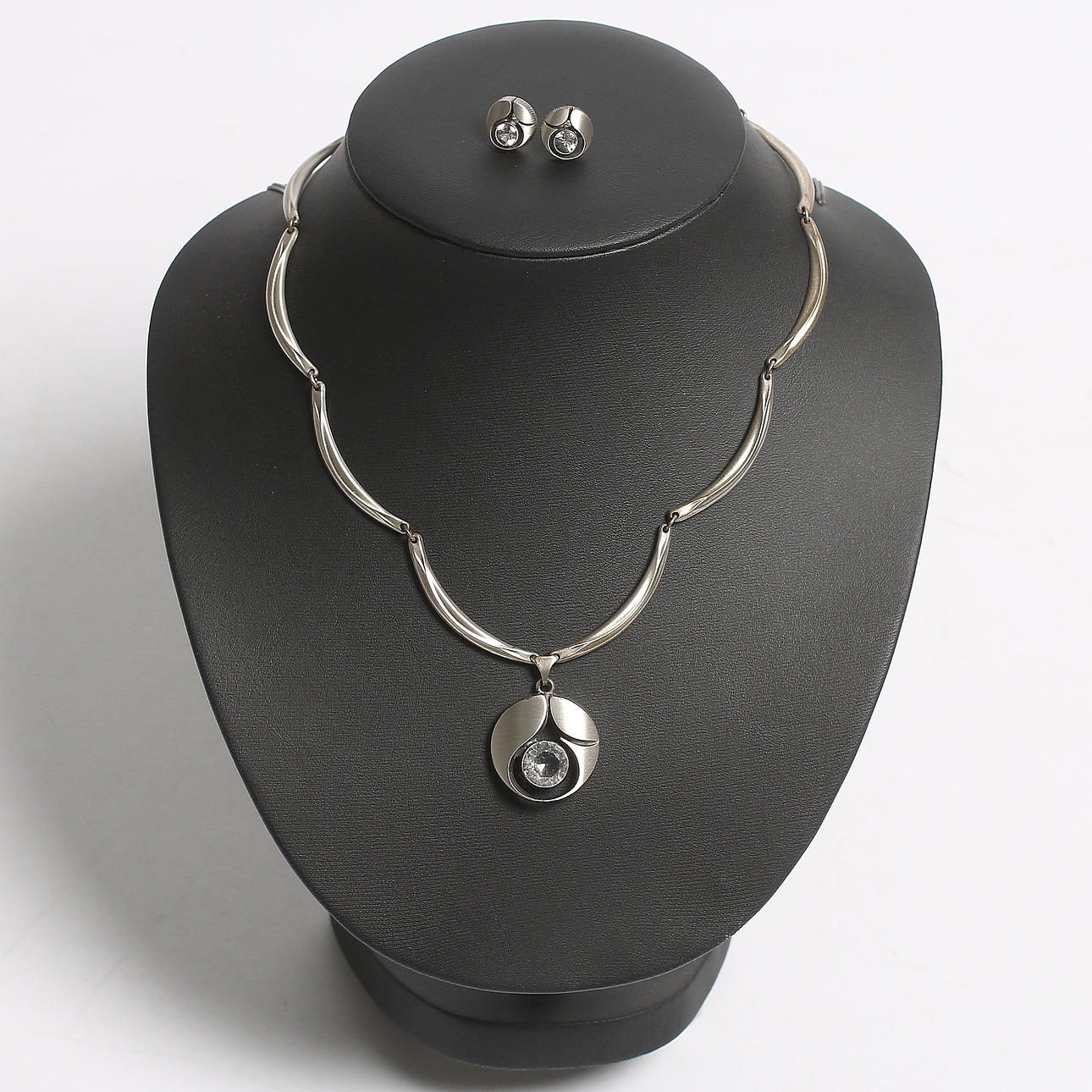 COLLIER och ÖRHÄNGEN, silver och bergskristall, Karl Laine, Finland.