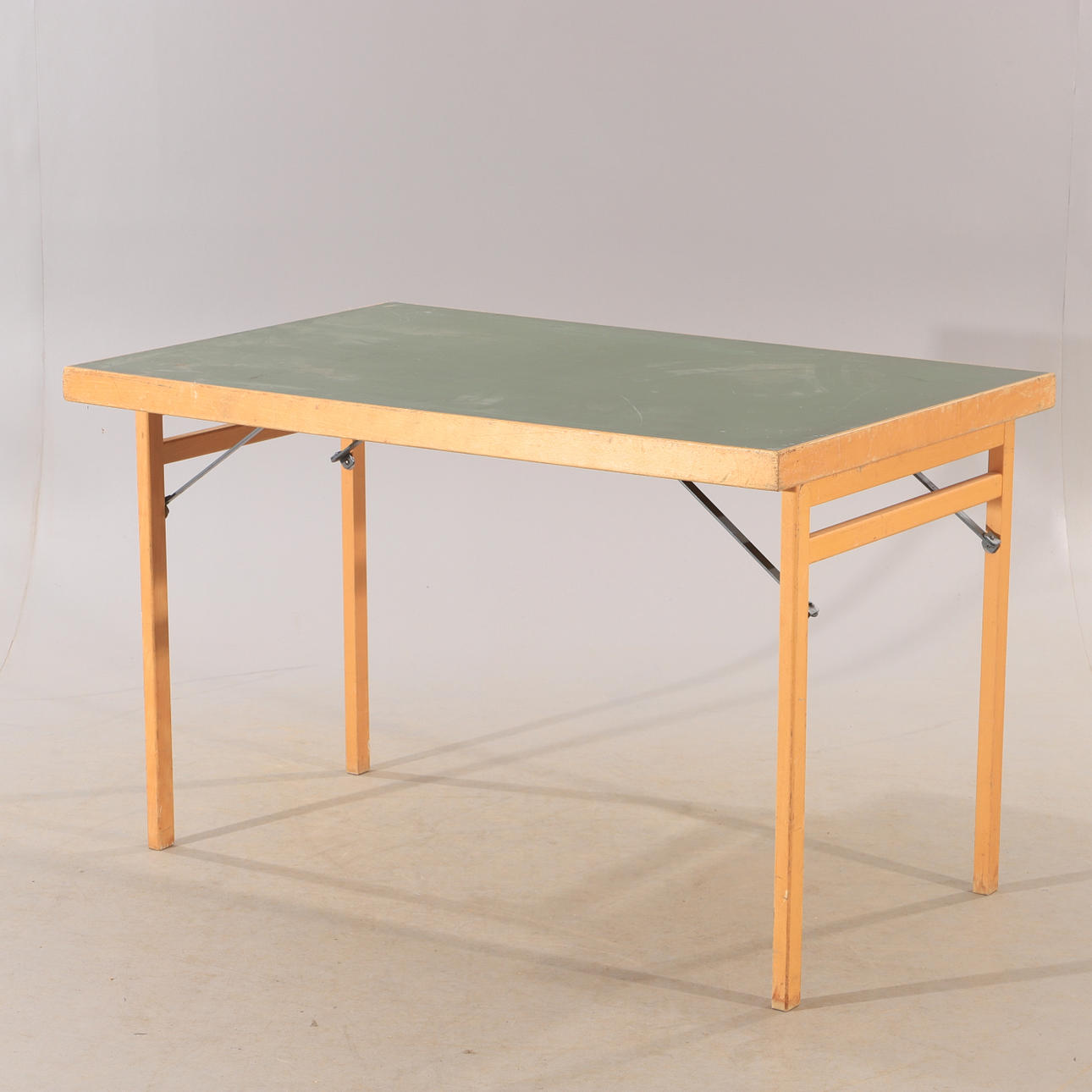 UPPACKNINGSBORD, bok med laminatskiva.