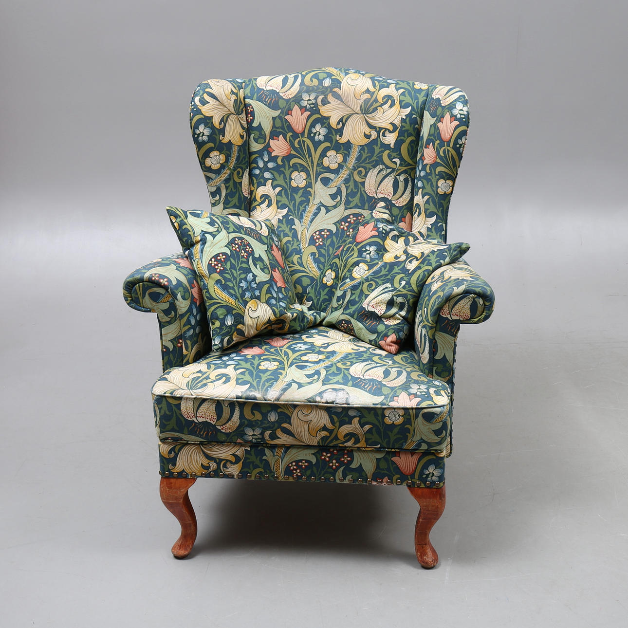 SILLÓN EAR LAP, tela de William Morris, década de 1900.