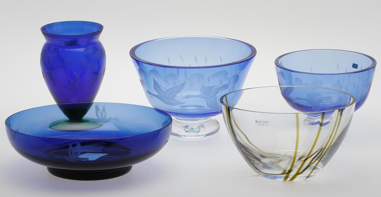 GLASFÖREMÅL, 5 delar, bl.a. Kocovski, Tiia Lina Vilde, 1900-tal.