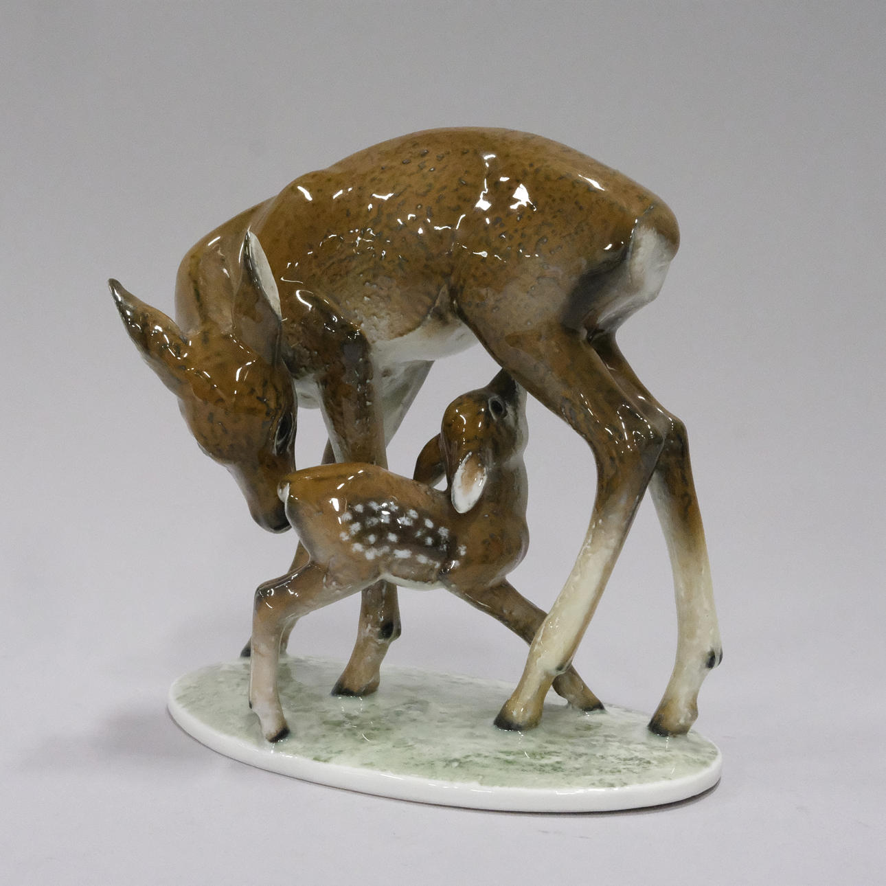 RUDOLF REMPEL. ROSENTHAL, FIGUR, HIRSCH MIT KIND.