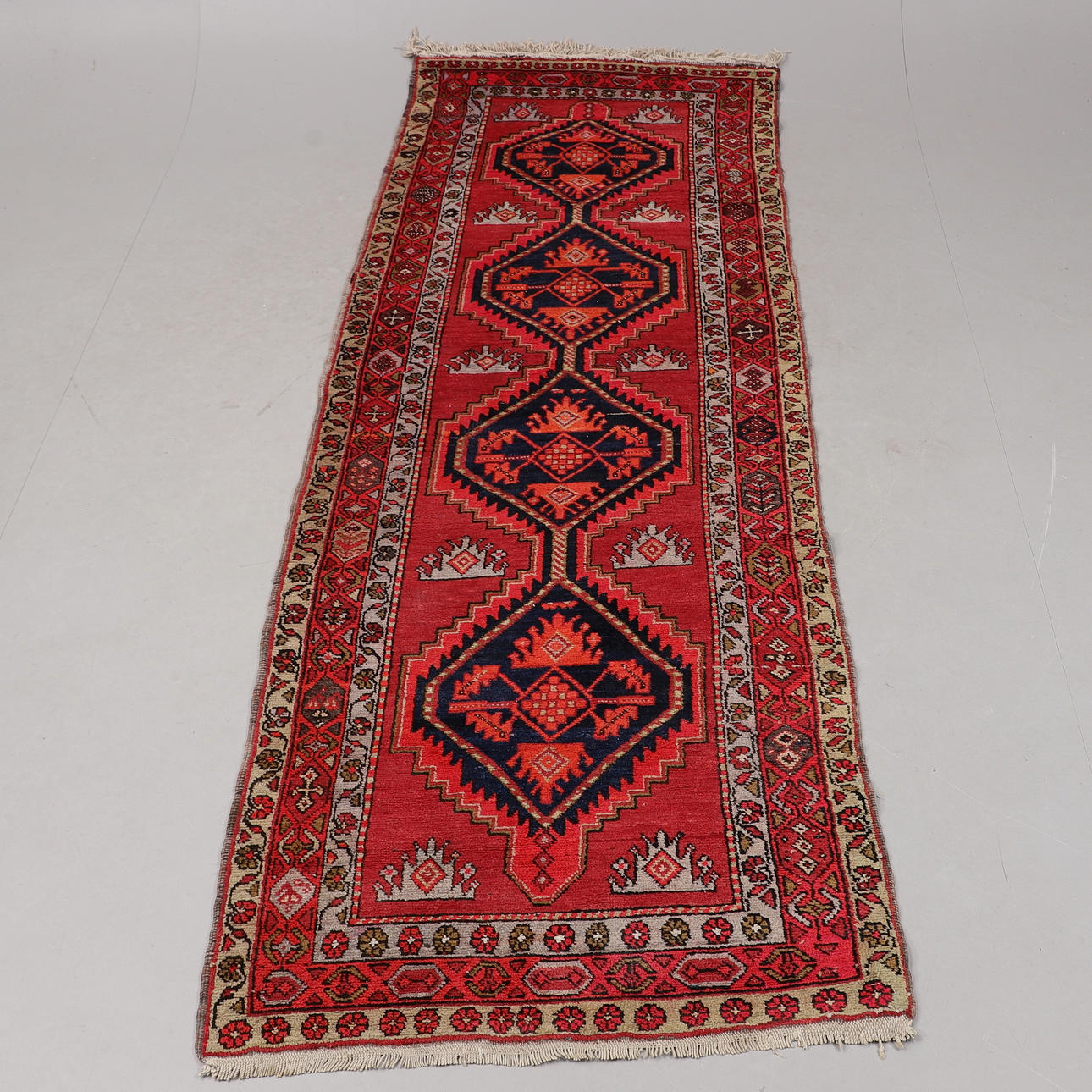 MATTA, Meshkin, 290 x 100 cm.