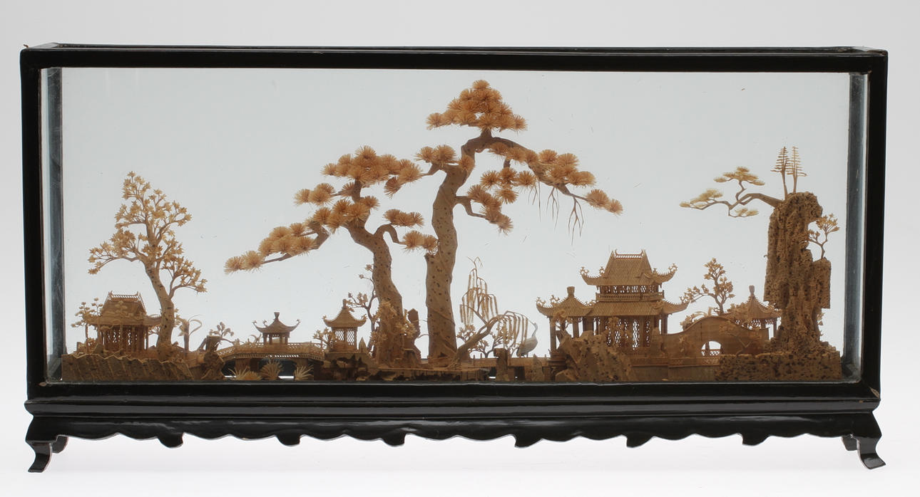 BORDSDEKORATION, orientalisk, korkarbete, 1900-tal.