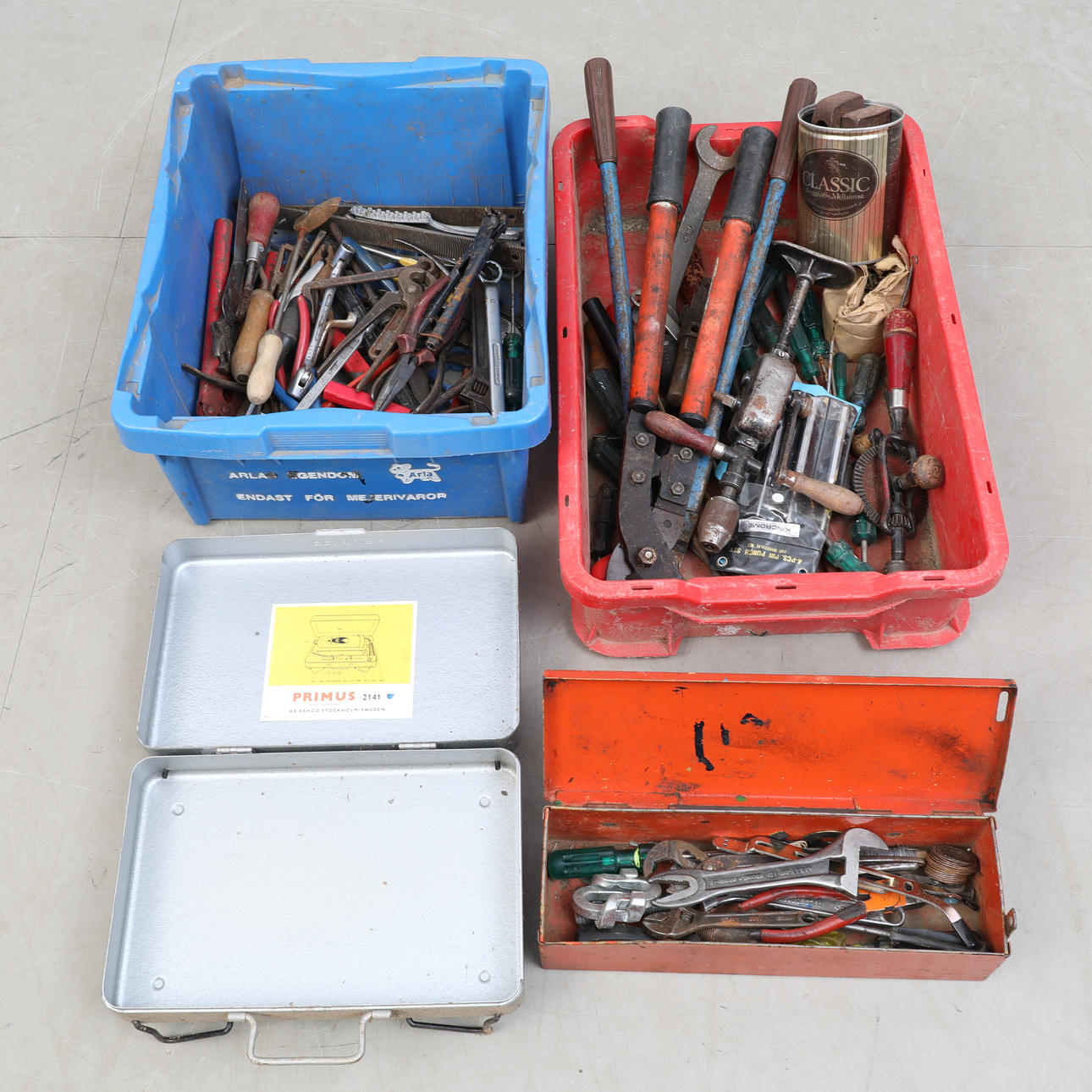A Collection tools, Primus box.