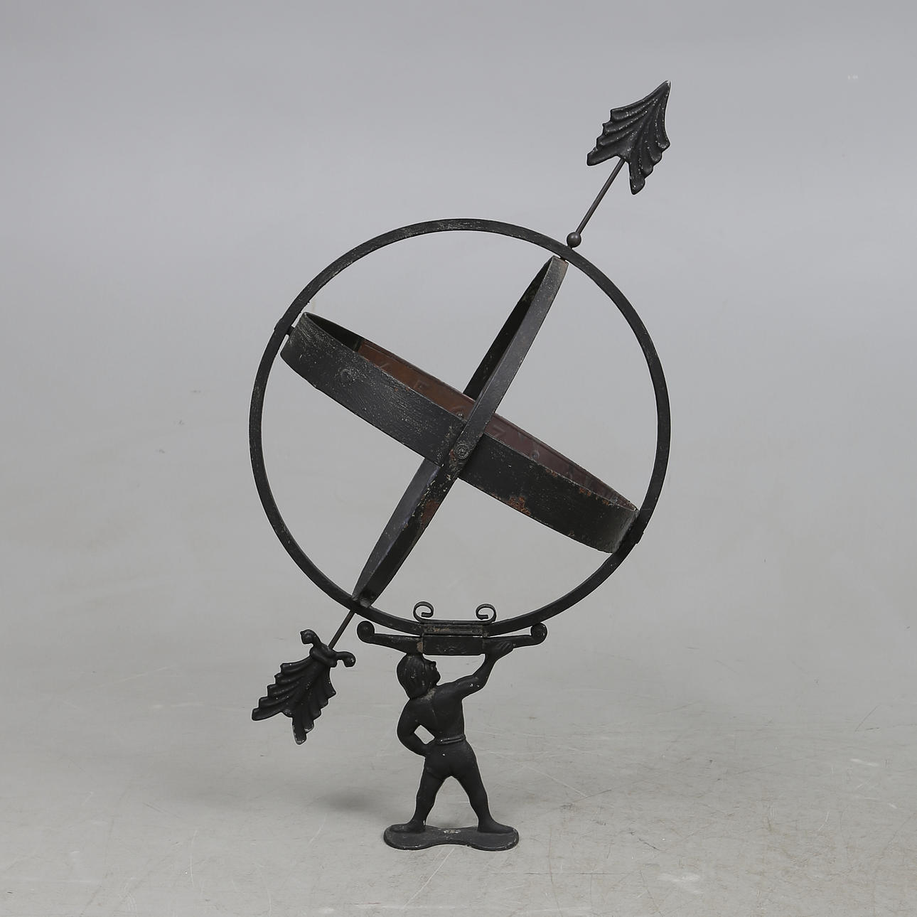 SOLUR, svärtad metall, 1900-tal.