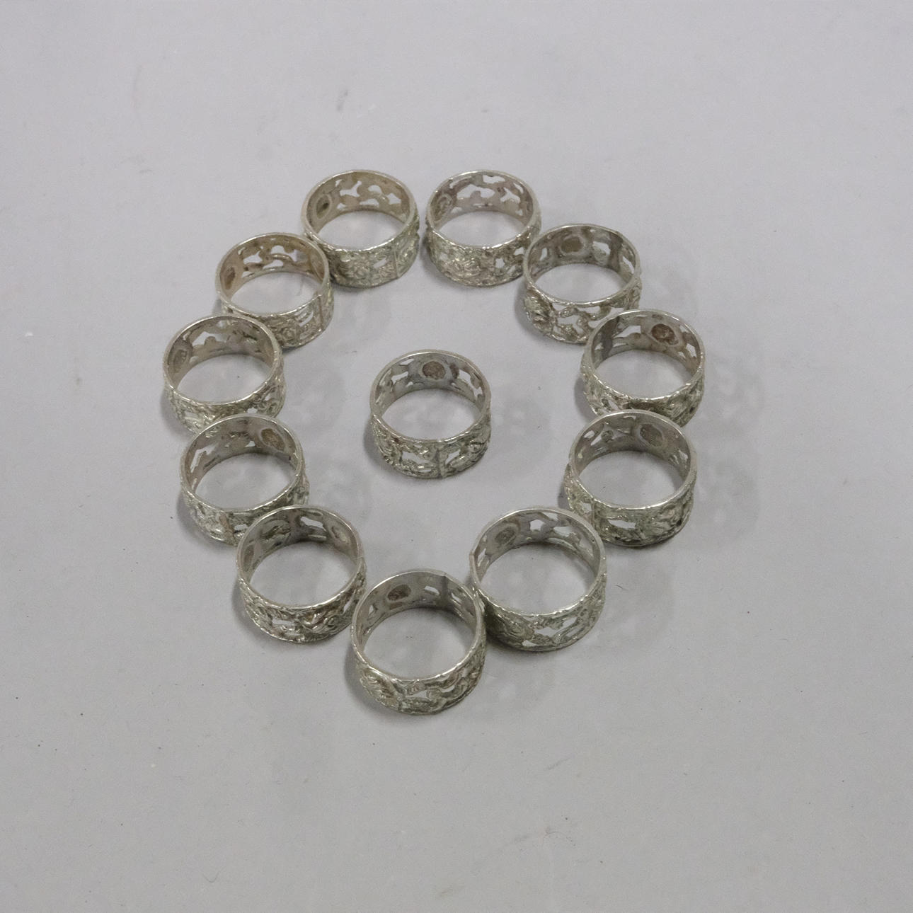 12 SERVILLETEROS PLATA.