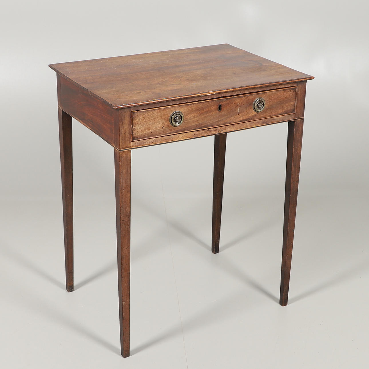 A GEORGIAN MAHOGANY SIDE TABLE.