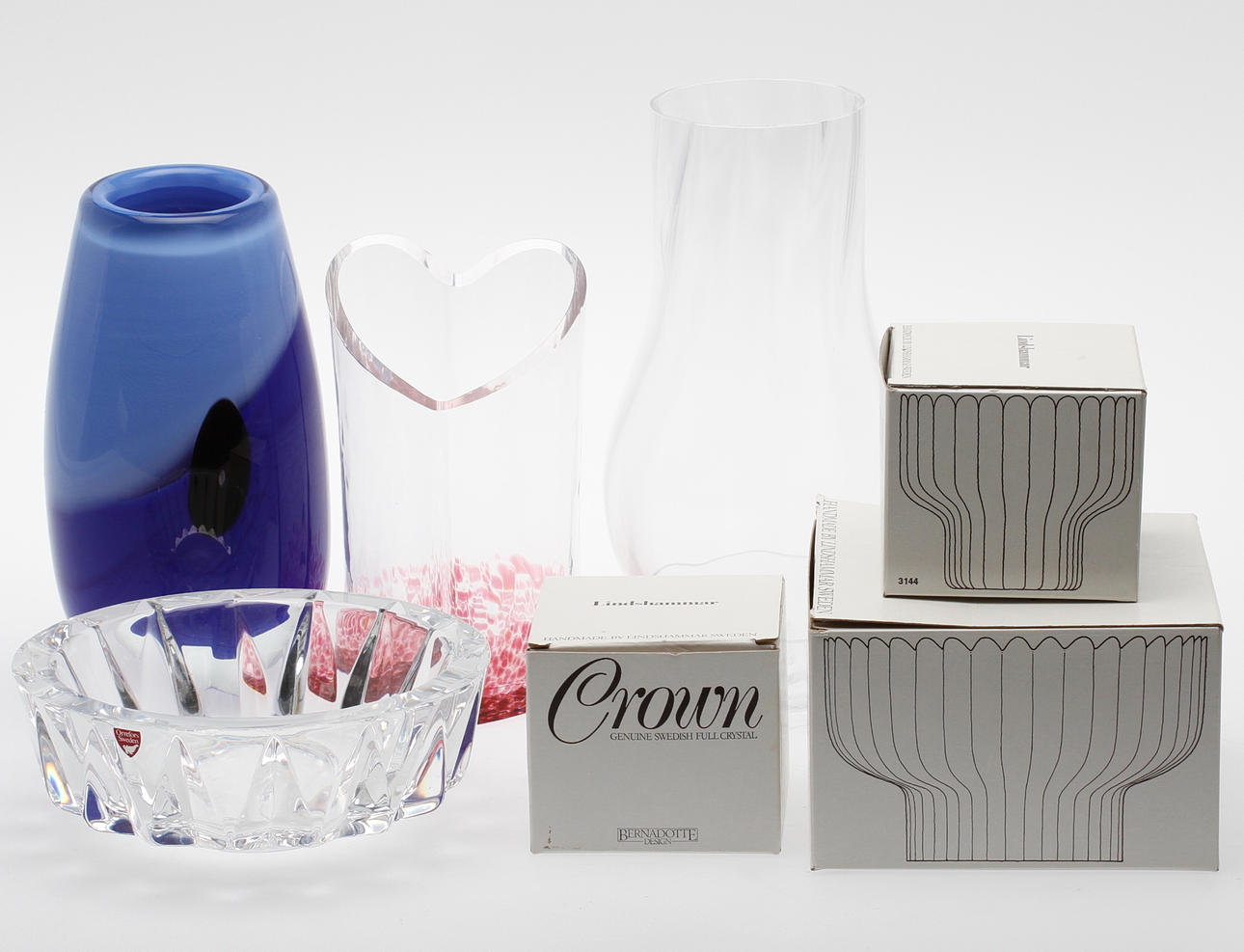 GLASFÖREMÅL, 7 delar, Lindshammar och Orrefors, 1900-tal.