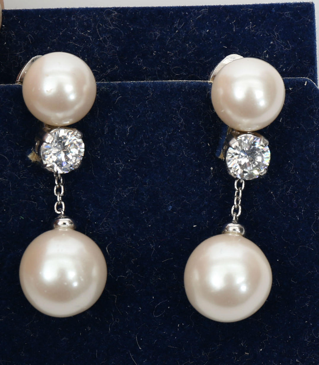 ÖRHÄNGE, ett par, silver, pärlor och vita stenar, Italien.